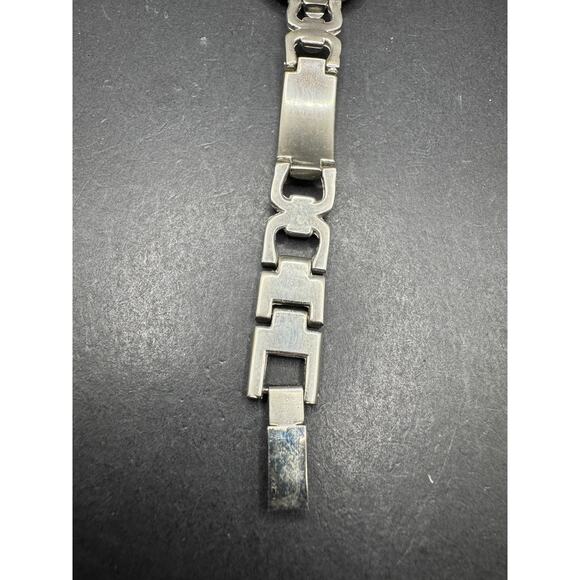 Vintage Gucci Women\'s Watch With Blue Face And Stainless Steel Band 23.6mm main image 12